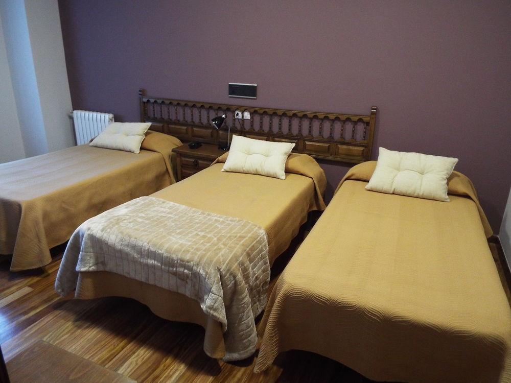 Hotel Ansuiña Banos Del Molgas Buitenkant foto