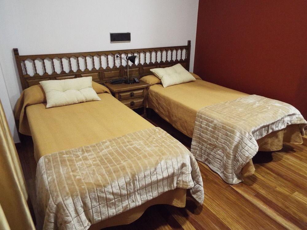 Hotel Ansuiña Banos Del Molgas Buitenkant foto